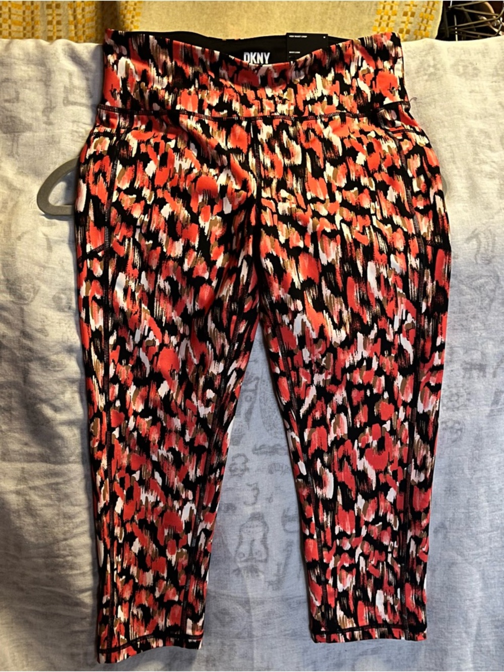 DKNY Coral Black and White Abstract Print Capris